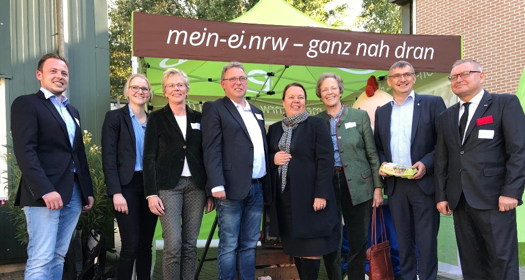 Foto: NRW-Landwirtschaftsministerin Ursula Heinen-Esser auf dem Vriesen-Hof in Bocholt (Foto: Jörg Meyer/jumpr.com)