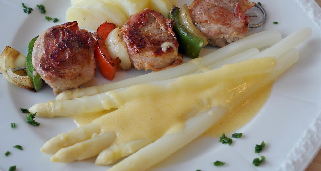 Foto: Spargelgericht mit Sauce Hollandaise (Foto: pixabay.com)