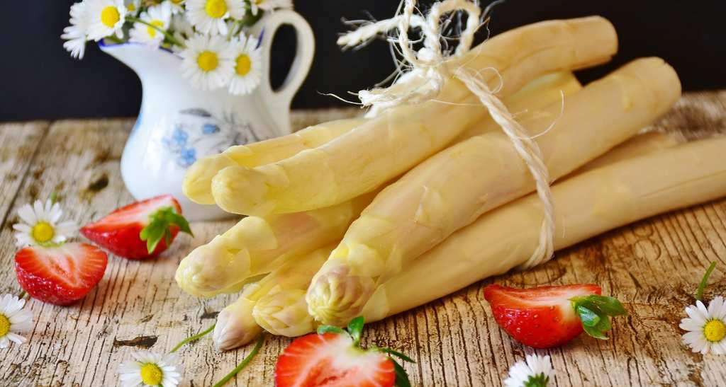 Foto: Spargel und Erdbeeren