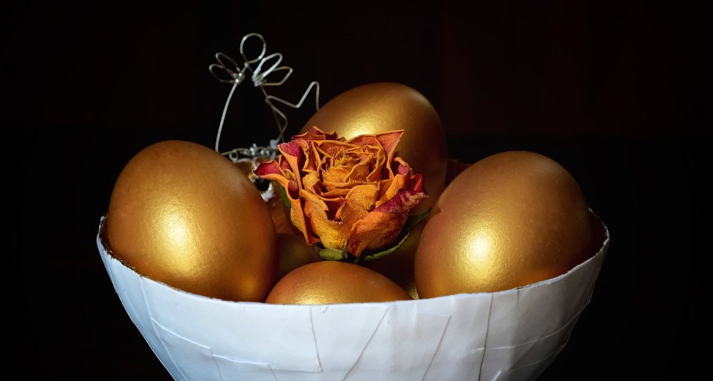 Foto: goldene Eier mit Engel (© mariya_m – pixabay.com)