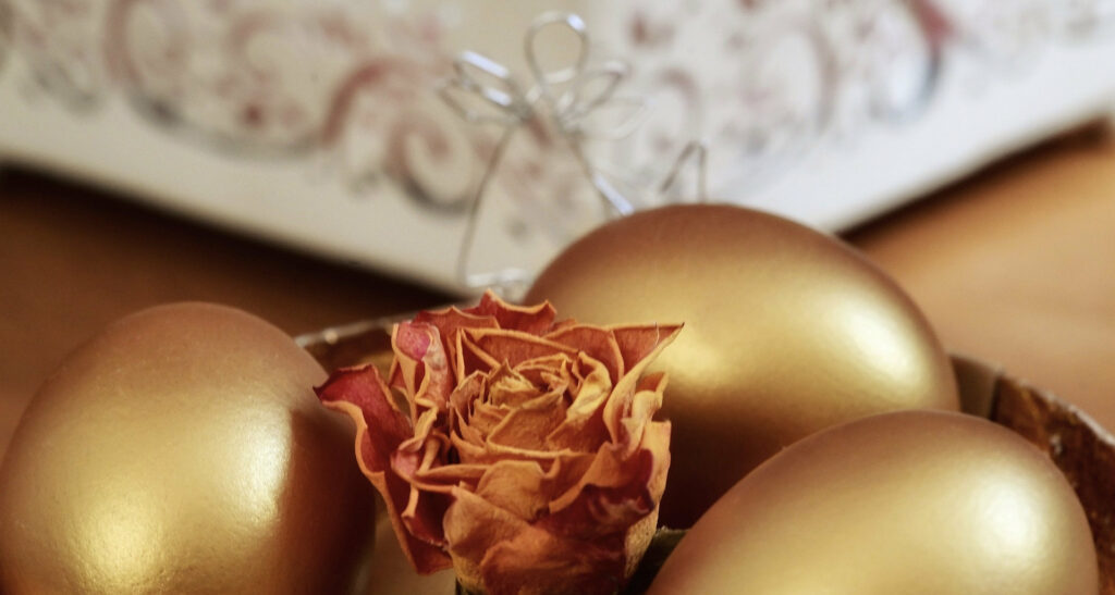 Foto: Goldene Eier zu Weihnachten (Copyright: mariya_m – pixabay.com)