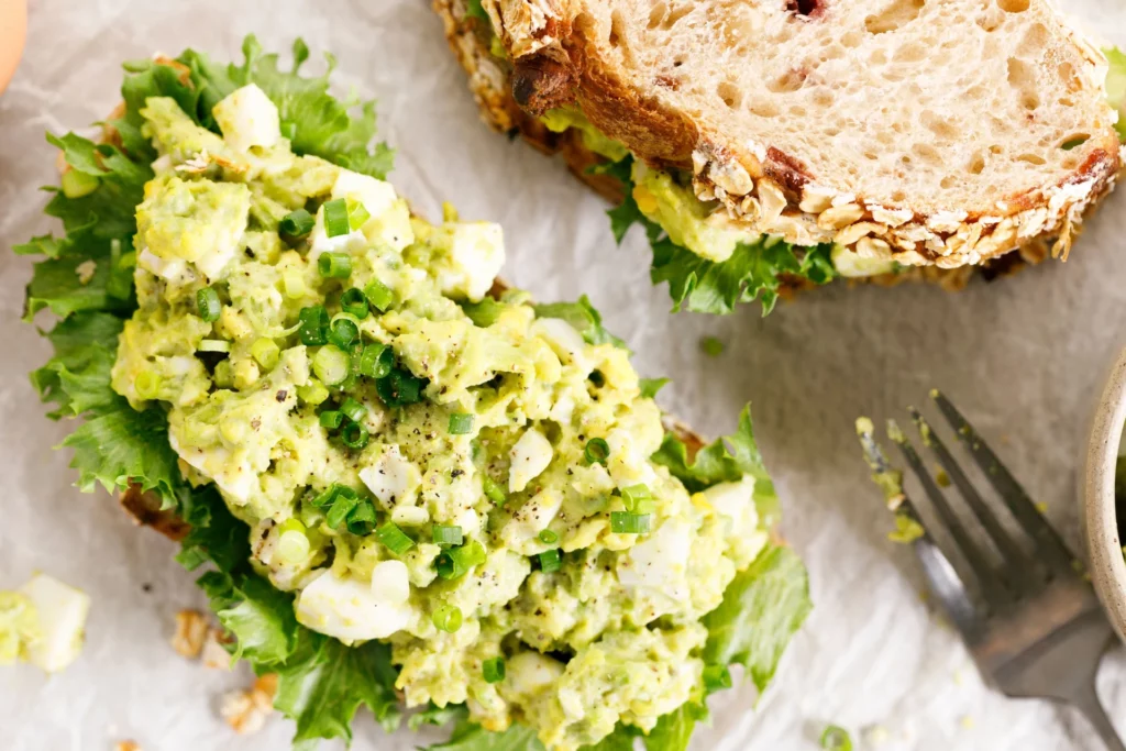 Foto: Frischkäse-Eiersalat-Stulle (© canva.com)